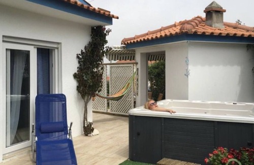 Salir do Porto Villa | Villa Atlantida. Terrace with access to the hot tub garden.