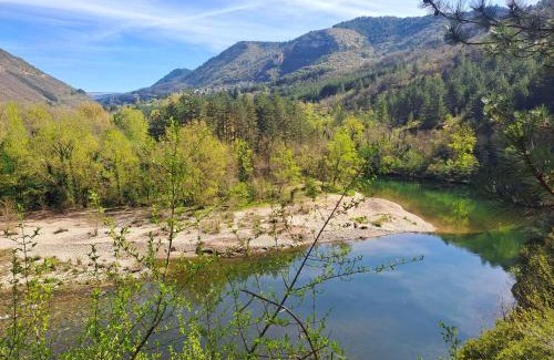 Gorges du Tarn Causses Villa | Villa au bord du Tarn avec barnum événement