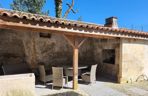 Saint-Jean-d'Angely House | Villa Ausone, Maison Spacieuse Entièrement Rénovée Lumineuse Avec Beaux Volumes