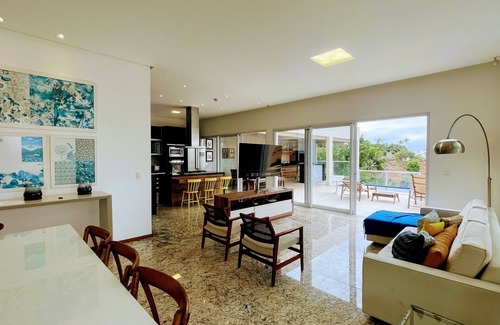 Meaipe House | Villa Azul Mar: Sofisticação e Refúgio na Enseada
