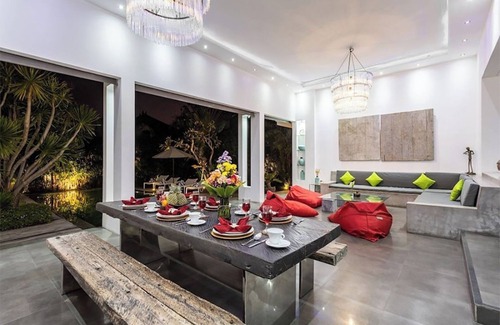 Sunset Road Villa | Villa Bahia 10mn walk to Central Seminyak Oberoi