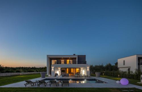 Butkovici Villa | Villa BB with heated salt water pool