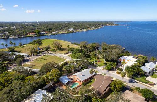 Bradenton House | Villa Bella! Amazing pool home with cabana just minutes from downtown!