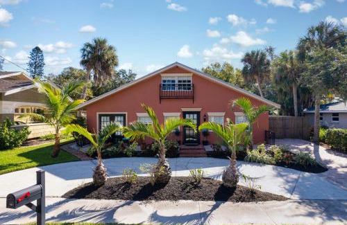 Bradenton House | Villa Bella! Amazing pool home with cabana just minutes from downtown!