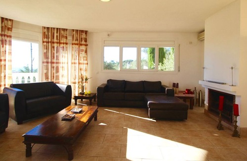 Pau Villa | Villa Bella beautifully situated with an olive grove overlooking the beach and sea