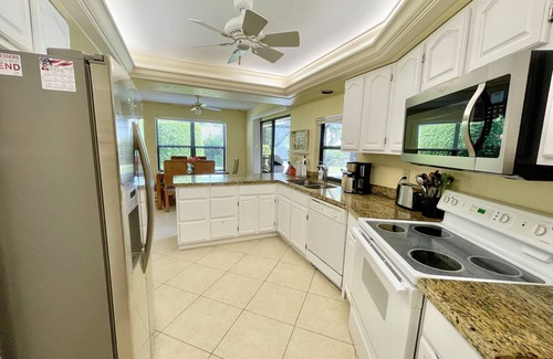 Kings Lake House | VILLA BELLY :-) heated pool. free WIFI, very private, Garage, BBQ, Kings Lake