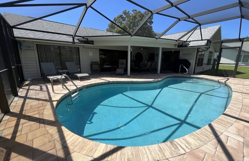 Kings Lake House | VILLA BELLY :-) heated pool. free WIFI, very private, Garage, BBQ, Kings Lake