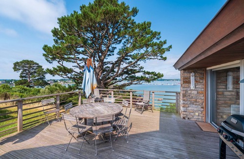 Ile-aux-Moines Villa | Villa 'Bienvenue Au Paradis' with Sea View, Private Terrace and Private Garden