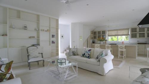 Beau Vallon Villa | Villa Blanc - Chateau Elysium
