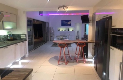 Cook's Bay House | "Villa Blanche" PANORAMIC POOL-BAR COOK BAY