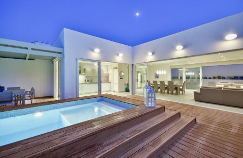 Santa Maria Estate Villa | Villa Blu - Family Villa with Indoor heated Pool, Sauna and Games Room
