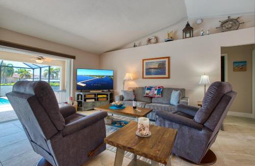 Caloosahatchee Villa | VILLA BOATERS DREAM - 3 BEDS 2 BATHS - 8 GUESTS - GULF ACCESS & POOL/SPA - INCL.10% OFF BOAT RENTAL