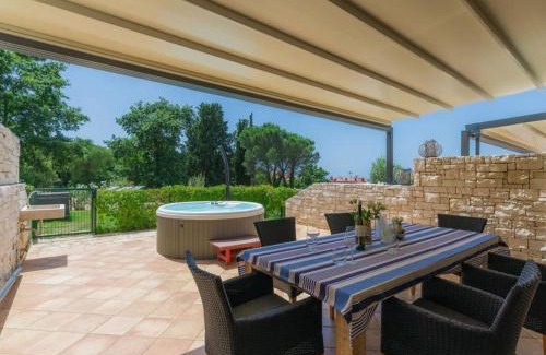 Krizine Villa | Villa Bobos place with Jacuzzi 46E