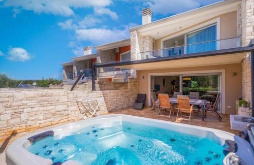 Krizine Villa | Villa Bobos place with Jacuzzi and Sauna 46D