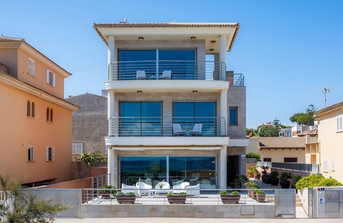 Son Serra de Marina Villa | Villa 'Bohemi' Seafront, Wi-Fi and A/C in Bedrooms