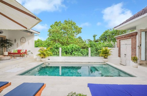 Mengwi Villa | Villa Bonsai Kecil is a charming new and modern villa in the heart of Pererenan