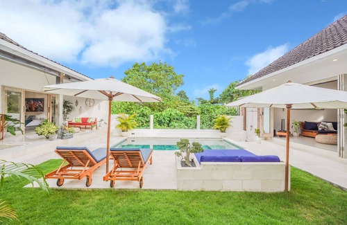 Mengwi Villa | Villa Bonsai Kecil is a charming new and modern villa in the heart of Pererenan