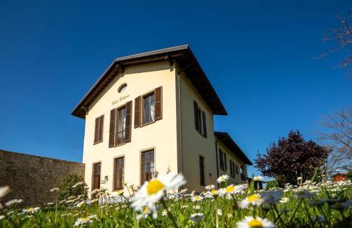 Riforano House | VILLA BOTTERA with Jacuzzi in the garden Cuneo Langhe Piemonte