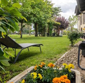 Riforano House | VILLA BOTTERA with Jacuzzi in the garden Cuneo Langhe Piemonte