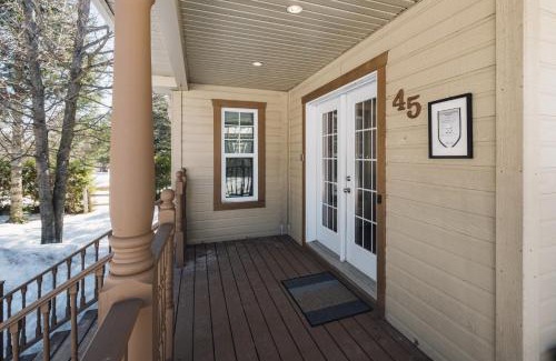 Brebeuf House | Villa Brebeuf