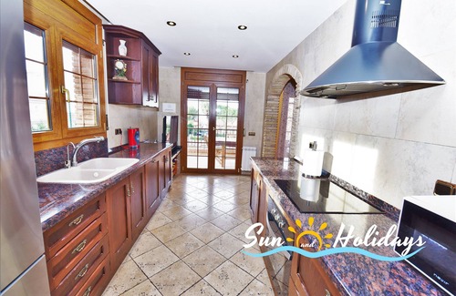 El Vendrell House | Villa Bruna for 8 people with private pool, large garden and sea views