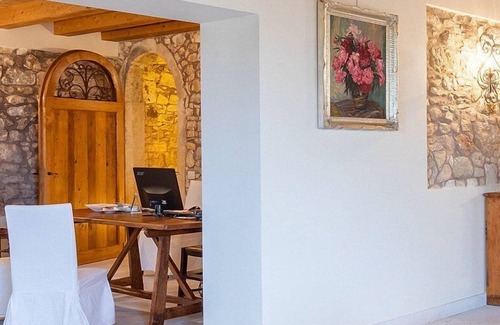 Pedemonte Villa | Villa Brunilde: A charming three-story villa situated in a quiet location on the hills of Valpolicella, surrounded by the greenery and the Amarone vineyards, with Free WI-FI.