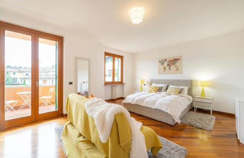 Calmasino Villa | Villa Calmasino - Swimming Pool and Garda Lake