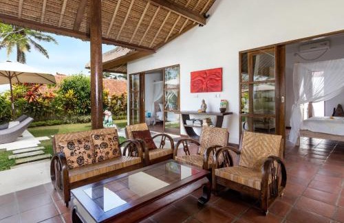 Melayang Villa | Villa Candi Kecil Tiga by Villa Finder