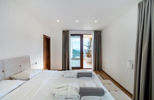 Krimovica Villa | Villa Cape Montenegro on Cliffside
