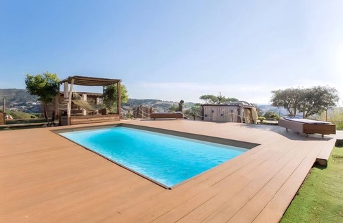 Arenys de Munt Villa | Villa Carrasca: Lujo Montañoso con Vista al Mar, Piscina y BBQ