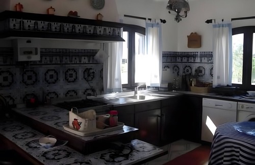 Barra Villa | Villa 'Casa Do Bico' with Balcony, Wi-Fi and Air Conditioning