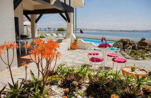 Barra Villa | Villa 'Casa Do Bico' with Balcony, Wi-Fi and Air Conditioning