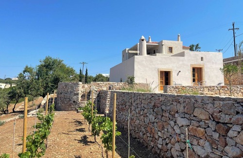 Friligkianika Villa | Villa 'Casa Kombonada' with Private Pool, Private Terrace and Wi-Fi