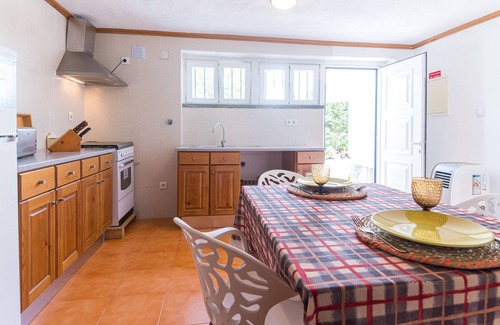 Colares Villa | Villa Cassandra - Cozy villa with swimming pool at a short distance to the ocean