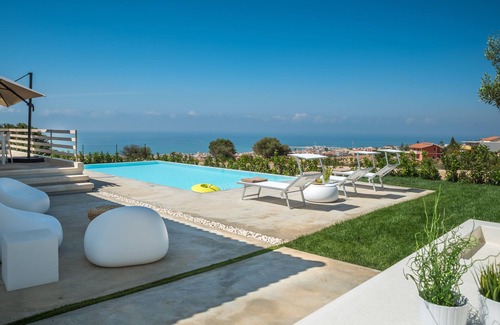 Marina di Ragusa Villa | Villa Castellana, Elegant modern villa with private infinity pool sea view
