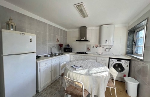 Grandola Villa | Villa 'Caturrinho' with Private Terrace and Wi-Fi