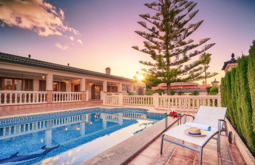 Badia Gran Villa | VILLA CHABELA en Bahía Grande Zona Residencial