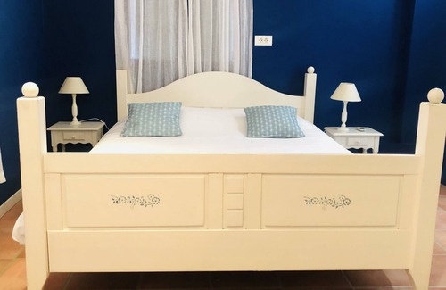 Fontaine-de-Vaucluse Bed & Breakfast | Villa Chante Coucou "Gite Bleu"