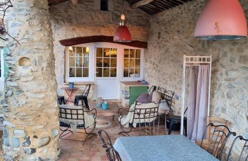 Lussan Villa | Villa charmante à Lussan avec piscine privée et jardin closa