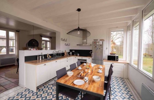 Salles House | Villa charmante pour 9 avec piscine chauffee