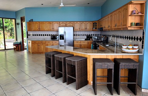 Dominical Villa | Villa Chill : 260-Acre Private Jungle : Escaleras