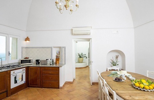 Praiano Villa | Villa Ciondolo: A bright and elegant independent house which faces the sun and the sea, with Free WI-FI.