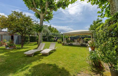Querceta Villa | Villa Clara - Ampio Giardino 8 posti - Forte dei Marmi