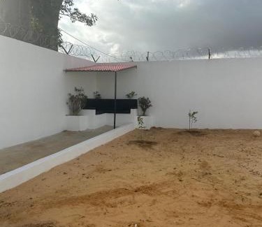 Toubab Dialao Villa | Villa climatisé avec piscine et calme