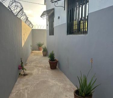 Toubab Dialao Villa | Villa climatisé avec piscine et calme