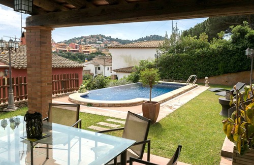 Begur Ski Chalet | Villa close to the center w/pool & garden (H30)