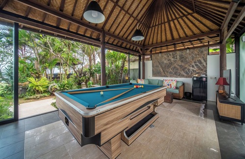 Sengkidu Villa | Villa Cocoa Maya: Beautiful large villa steps from the beach