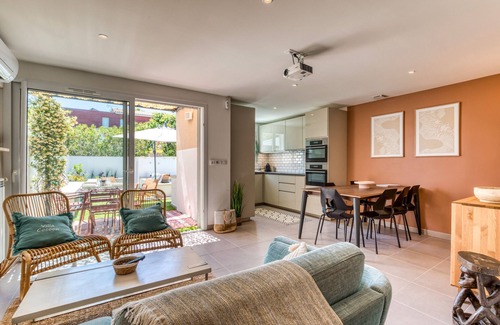 Mauguio Villa | Villa Cocoon Montpellier and Beach with Private Pool, Wi-Fi and Air Conditioning
