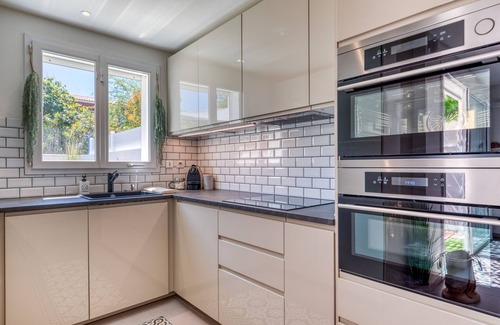 Mauguio Villa | Villa Cocoon Montpellier and Beach with Private Pool, Wi-Fi and Air Conditioning