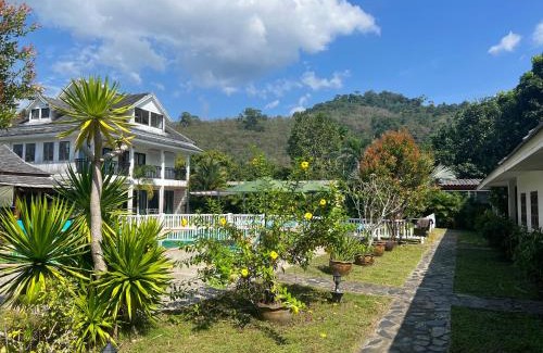 Khuekkhak House | Villa Colina Khao Lak Rooms and Bungalows - Adults Only